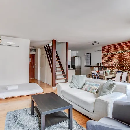 Duplex Tolosa: Pont-neuf Retreat With Ac And Private Parking * Toulouse