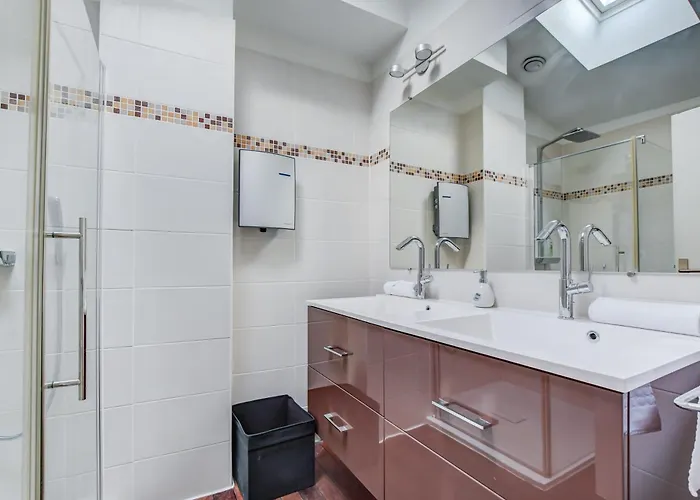 Duplex Tolosa: Pont-neuf Retreat With Ac And Private Parking * Toulouse